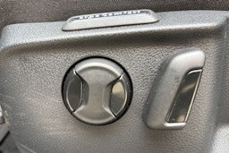 sininen Volkswagen Passat 2024 kuva 18.