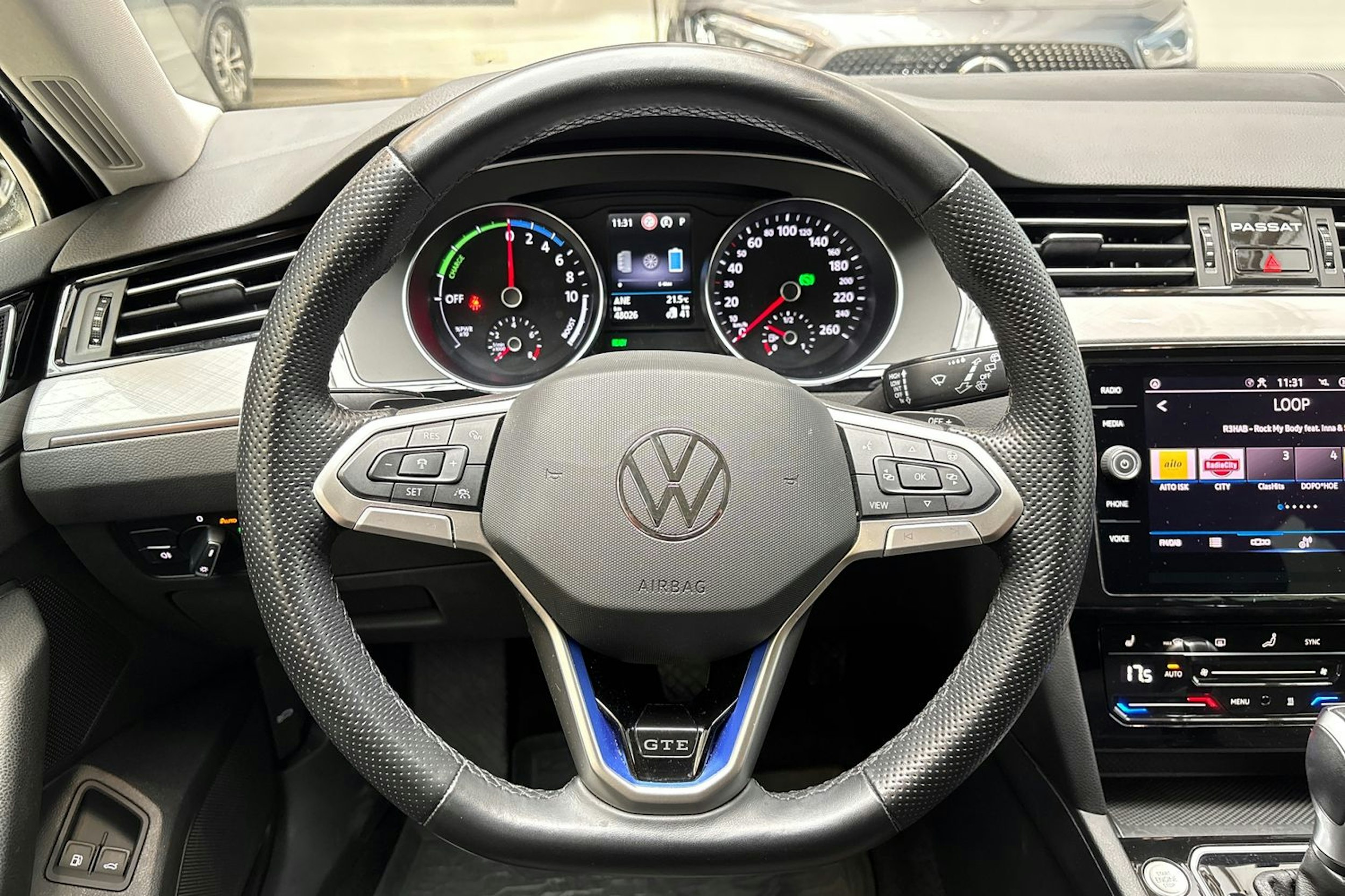 sininen Volkswagen Passat 2024 kuva 20.