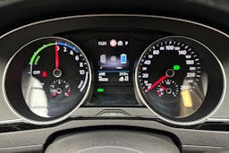 sininen Volkswagen Passat 2024 kuva 21.