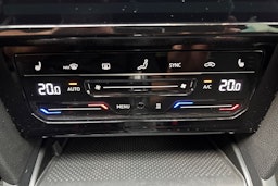 sininen Volkswagen Passat 2024 kuva 26.