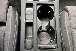 sininen Volkswagen Passat 2024 kuva 28.