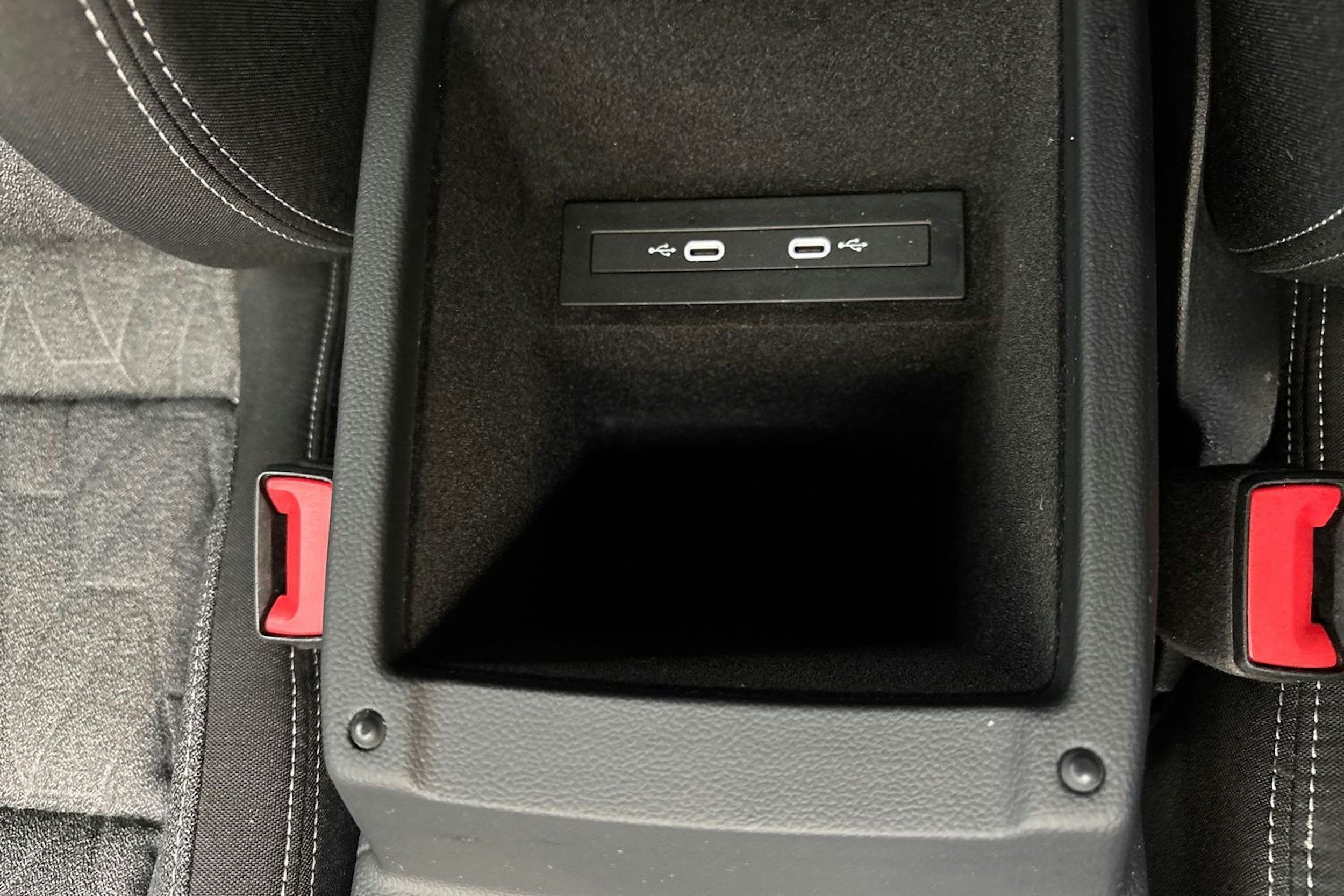 sininen Volkswagen Passat 2024 kuva 29.