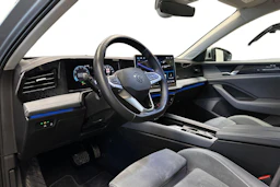 Harmaa Volkswagen Passat 2024 kuva 6.