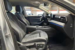 Harmaa Volkswagen Passat 2024 kuva 10.