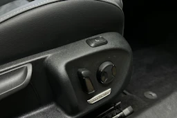Harmaa Volkswagen Passat 2024 kuva 11.