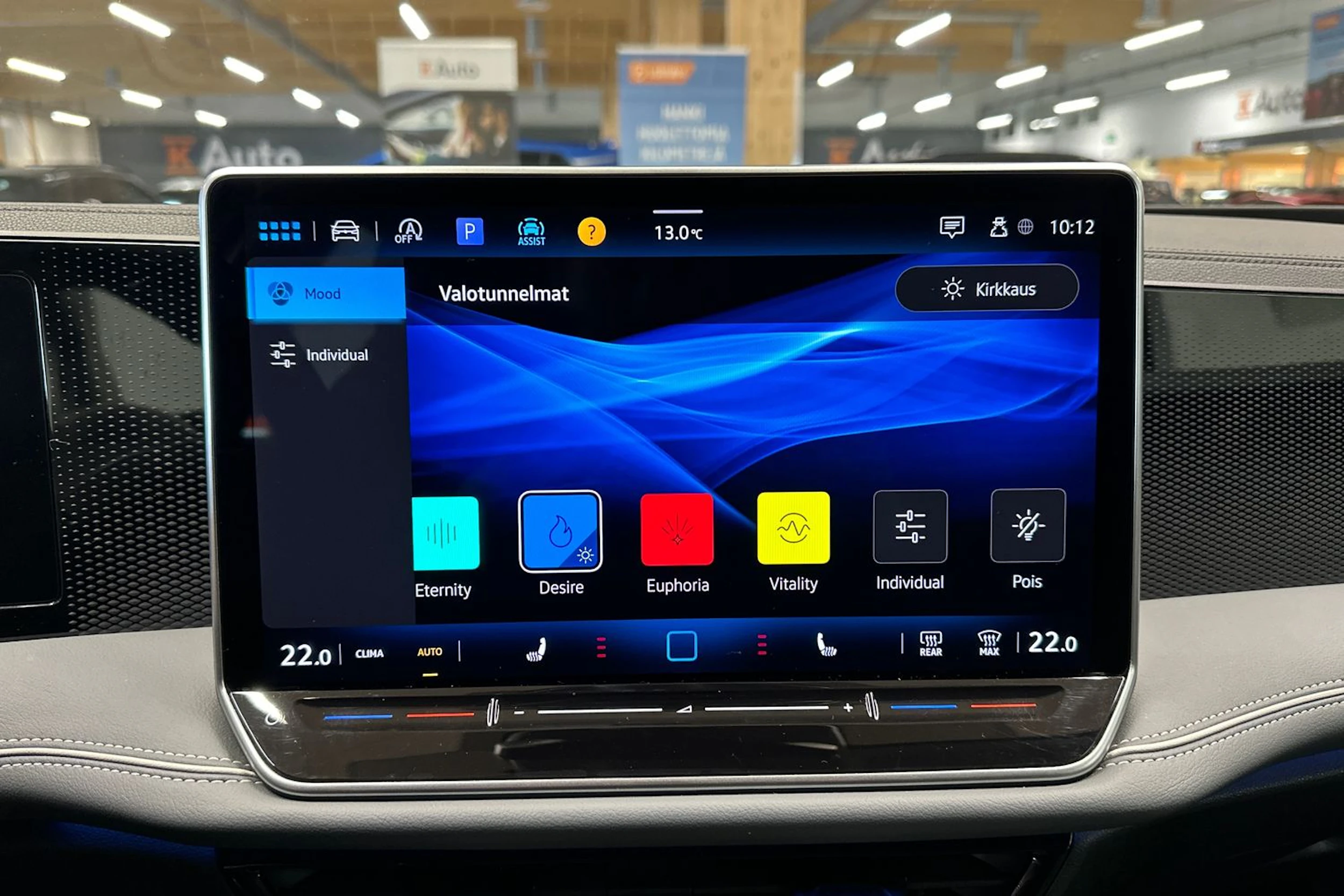 Harmaa Volkswagen Passat 2024 kuva 18.