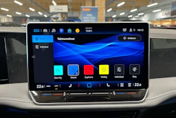 Harmaa Volkswagen Passat 2024 kuva 18.