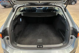Harmaa Volkswagen Passat 2024 kuva 30.
