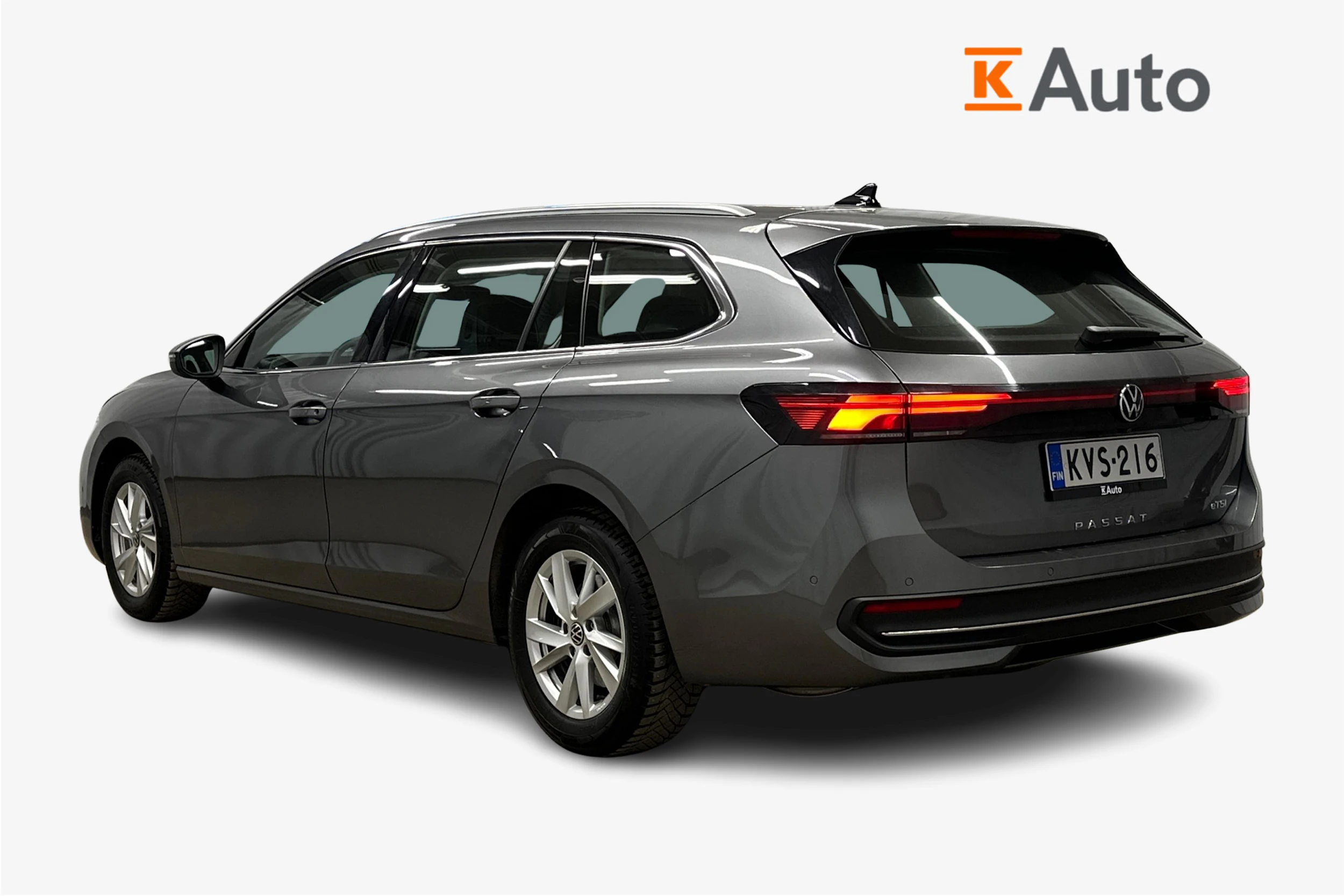 harmaa Volkswagen Passat 2024 kuva 3.