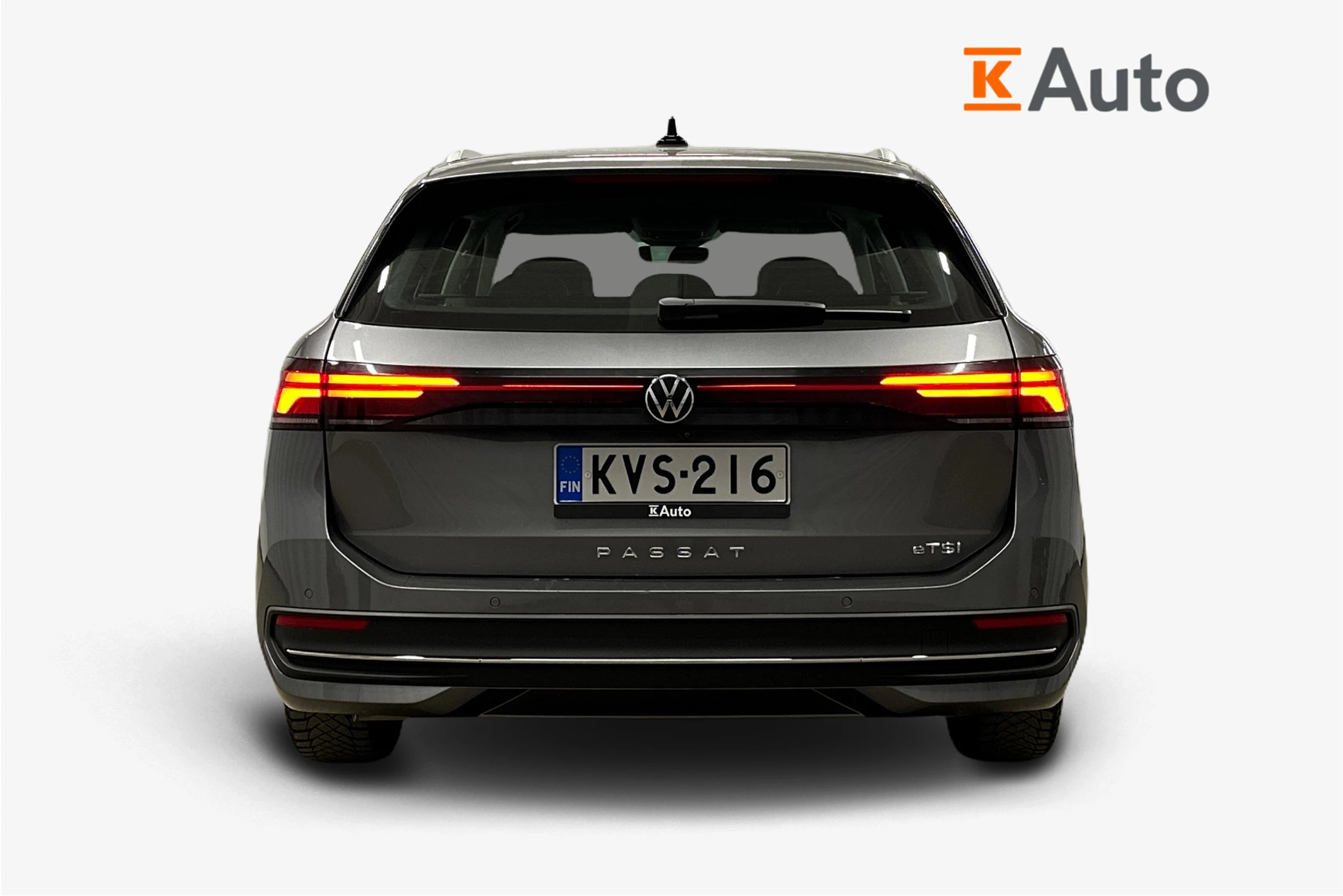 harmaa Volkswagen Passat 2024 kuva 4.