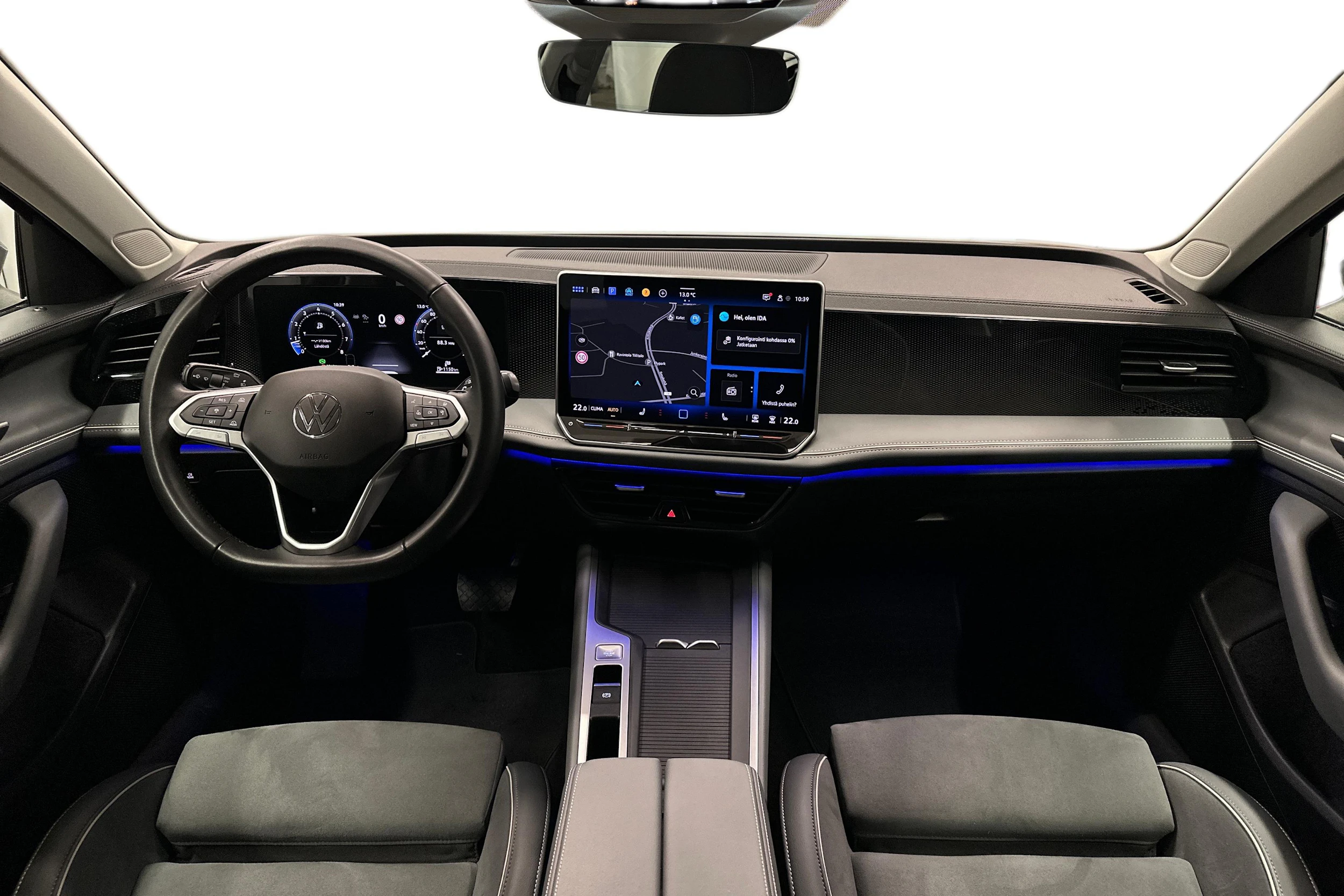 harmaa Volkswagen Passat 2024 kuva 9.