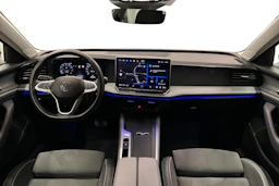 harmaa Volkswagen Passat 2024 kuva 9.