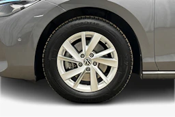 harmaa Volkswagen Passat 2024 kuva 12.