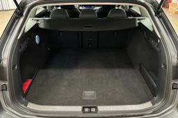 harmaa Volkswagen Passat 2024 kuva 15.