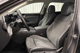 harmaa Volkswagen Passat 2024 kuva 17.