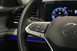 harmaa Volkswagen Passat 2024 kuva 19.