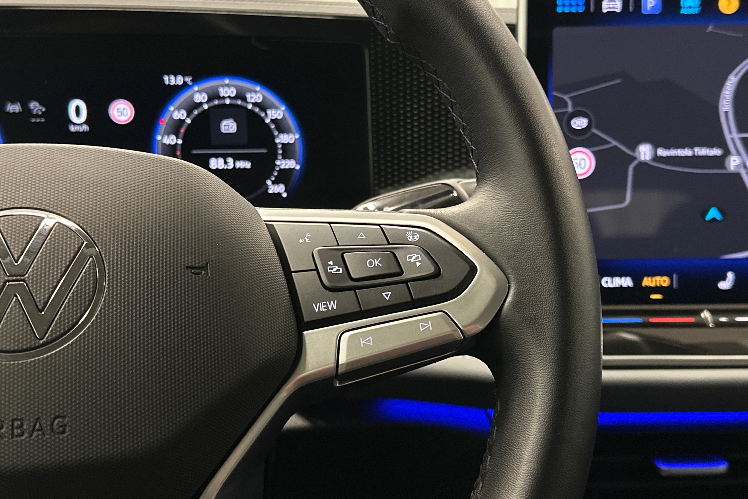 harmaa Volkswagen Passat 2024 kuva 20.