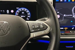 harmaa Volkswagen Passat 2024 kuva 20.