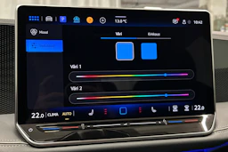 harmaa Volkswagen Passat 2024 kuva 28.