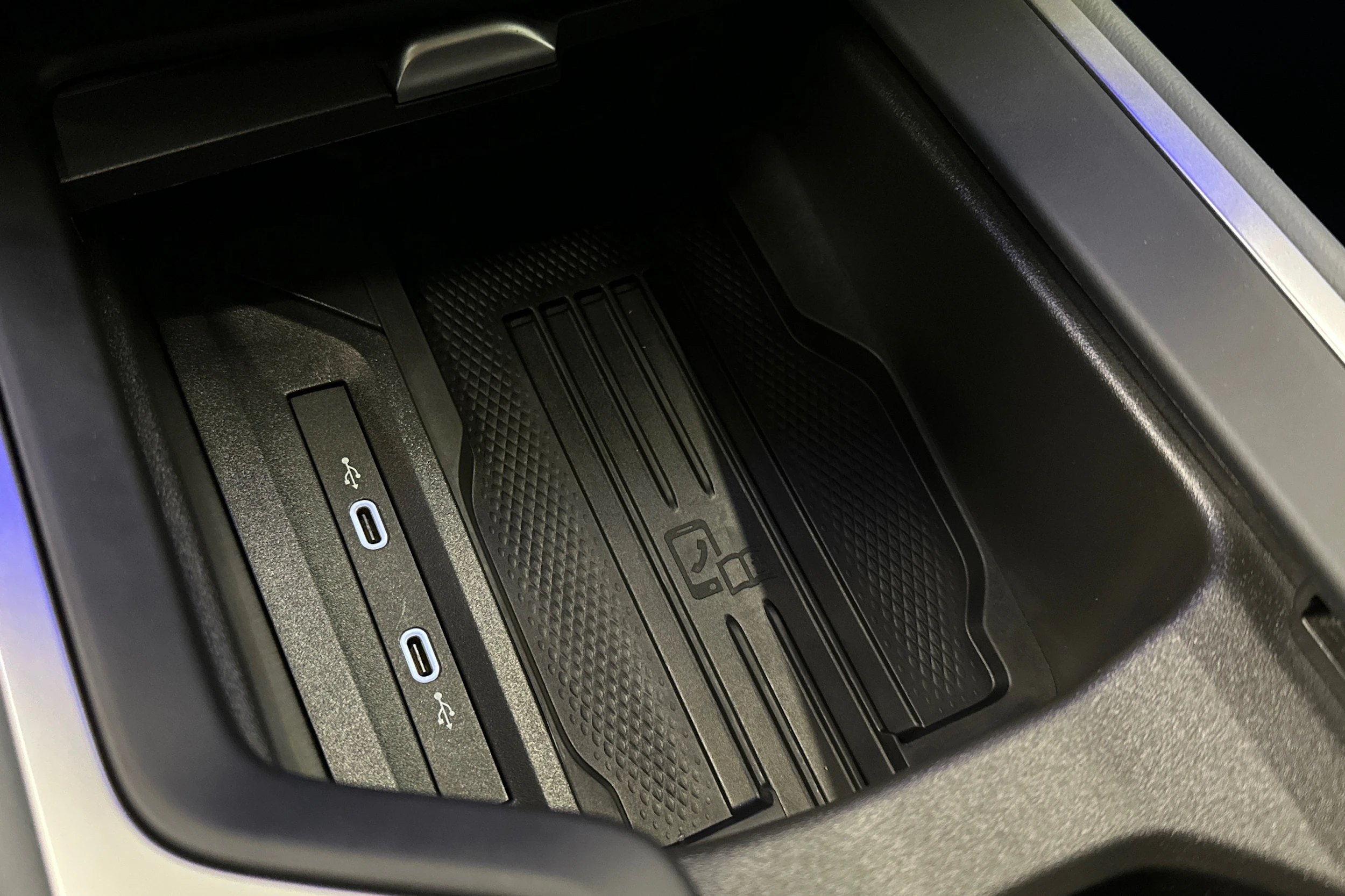 harmaa Volkswagen Passat 2024 kuva 31.