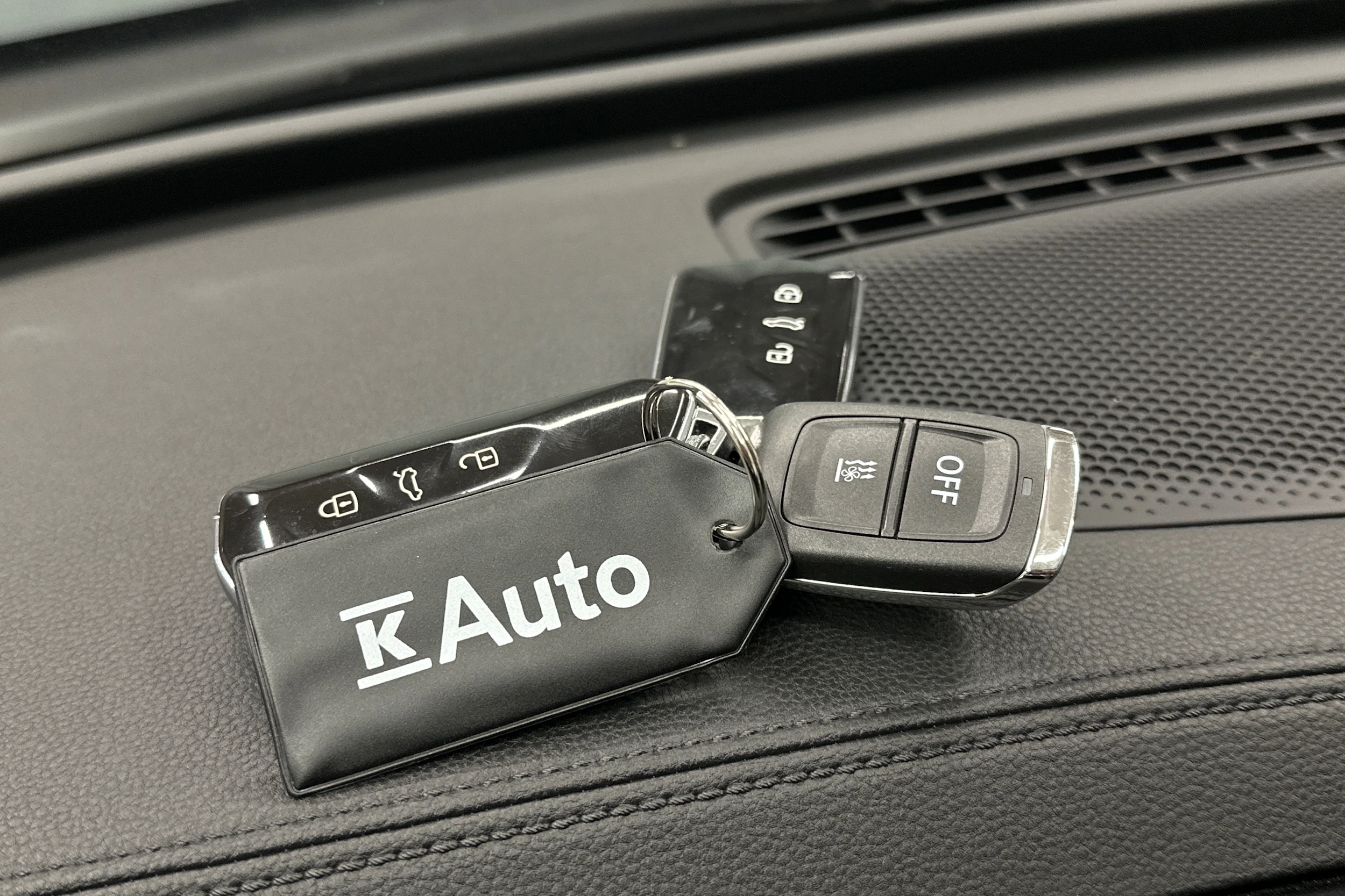 harmaa Volkswagen Passat 2024 kuva 32.