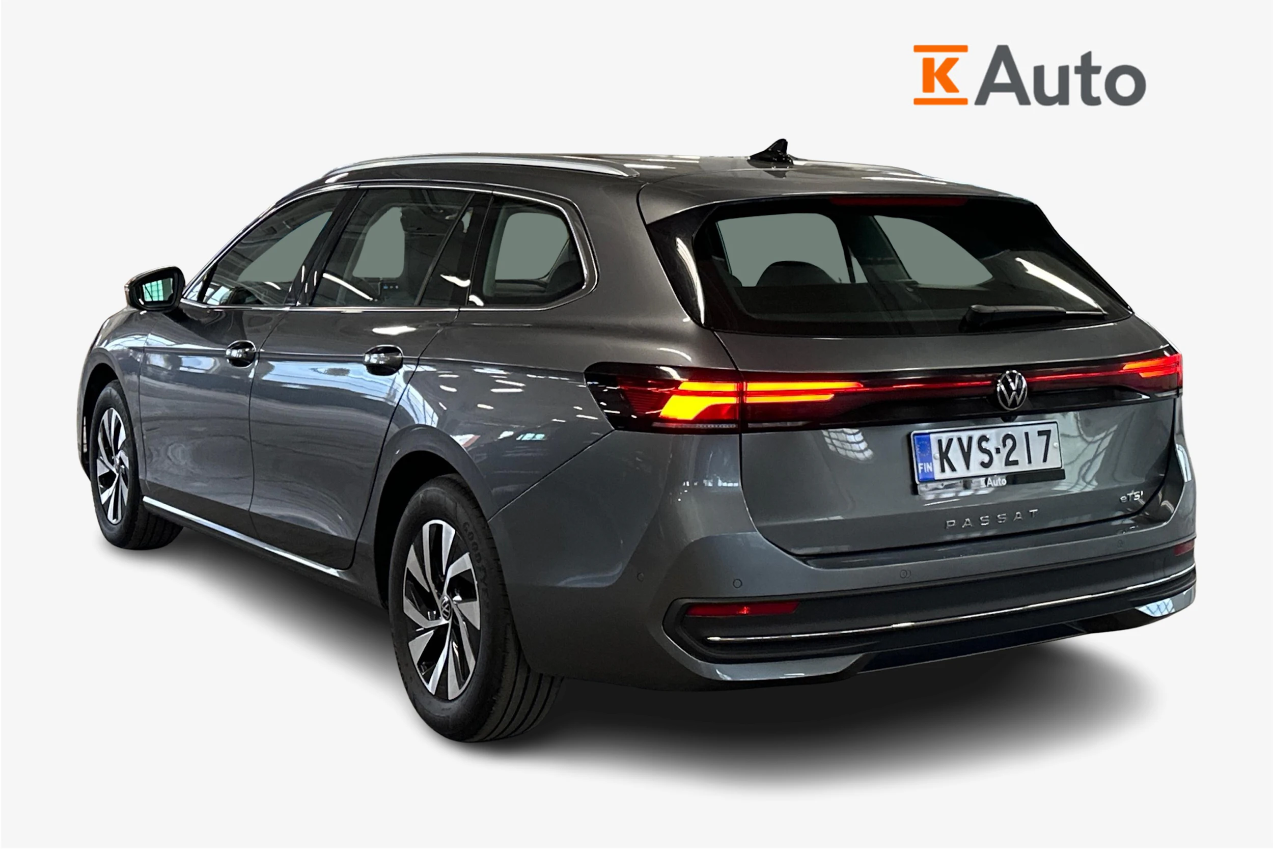 harmaa Volkswagen Passat 2024 kuva 2.