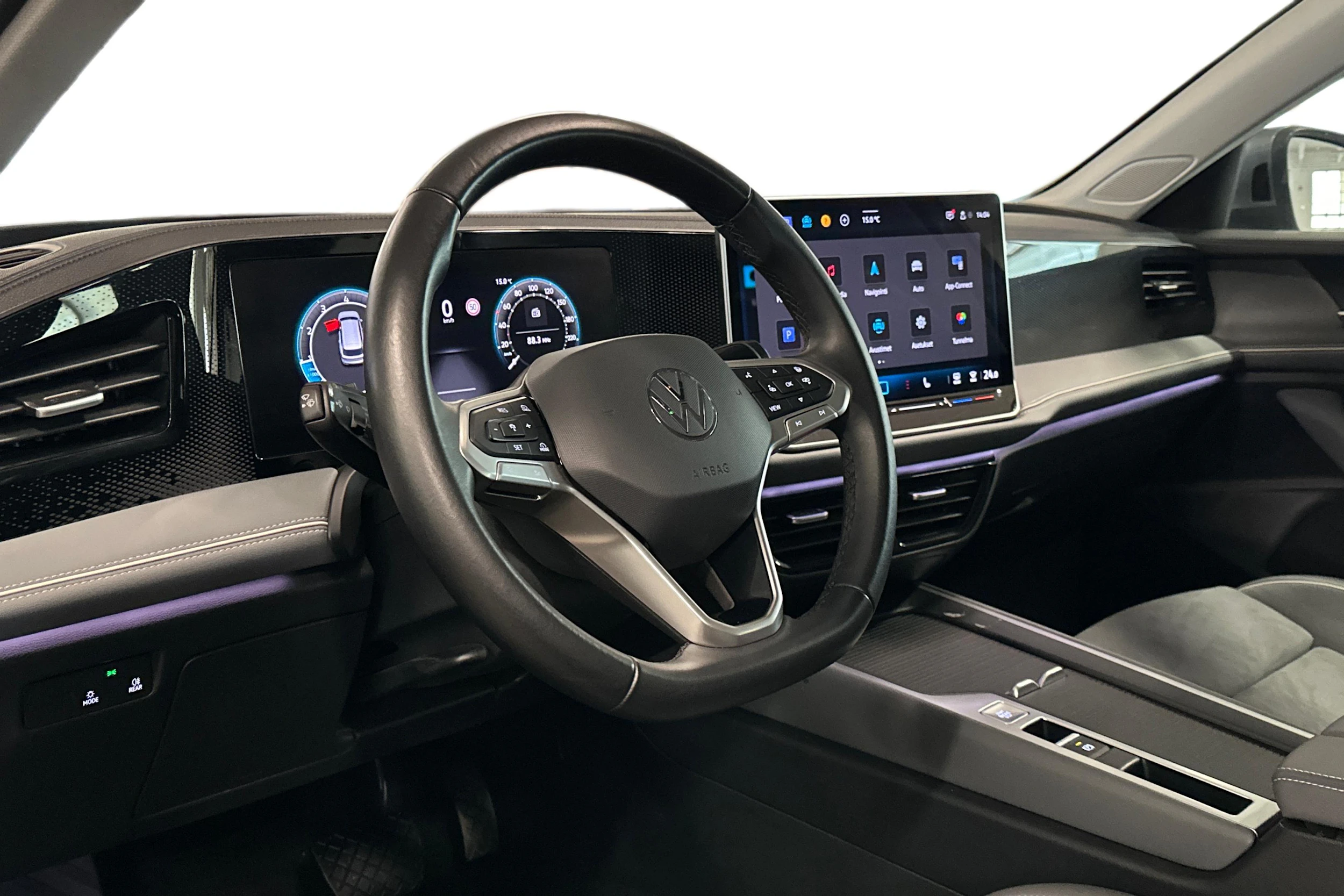 harmaa Volkswagen Passat 2024 kuva 3.