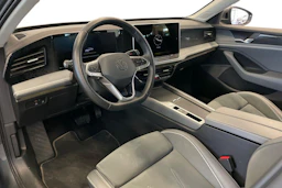 harmaa Volkswagen Passat 2024 kuva 8.