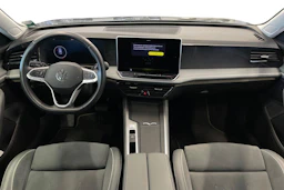 harmaa Volkswagen Passat 2024 kuva 9.