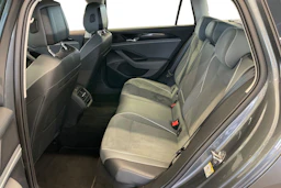 harmaa Volkswagen Passat 2024 kuva 11.