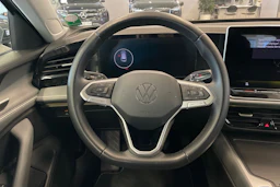 harmaa Volkswagen Passat 2024 kuva 15.