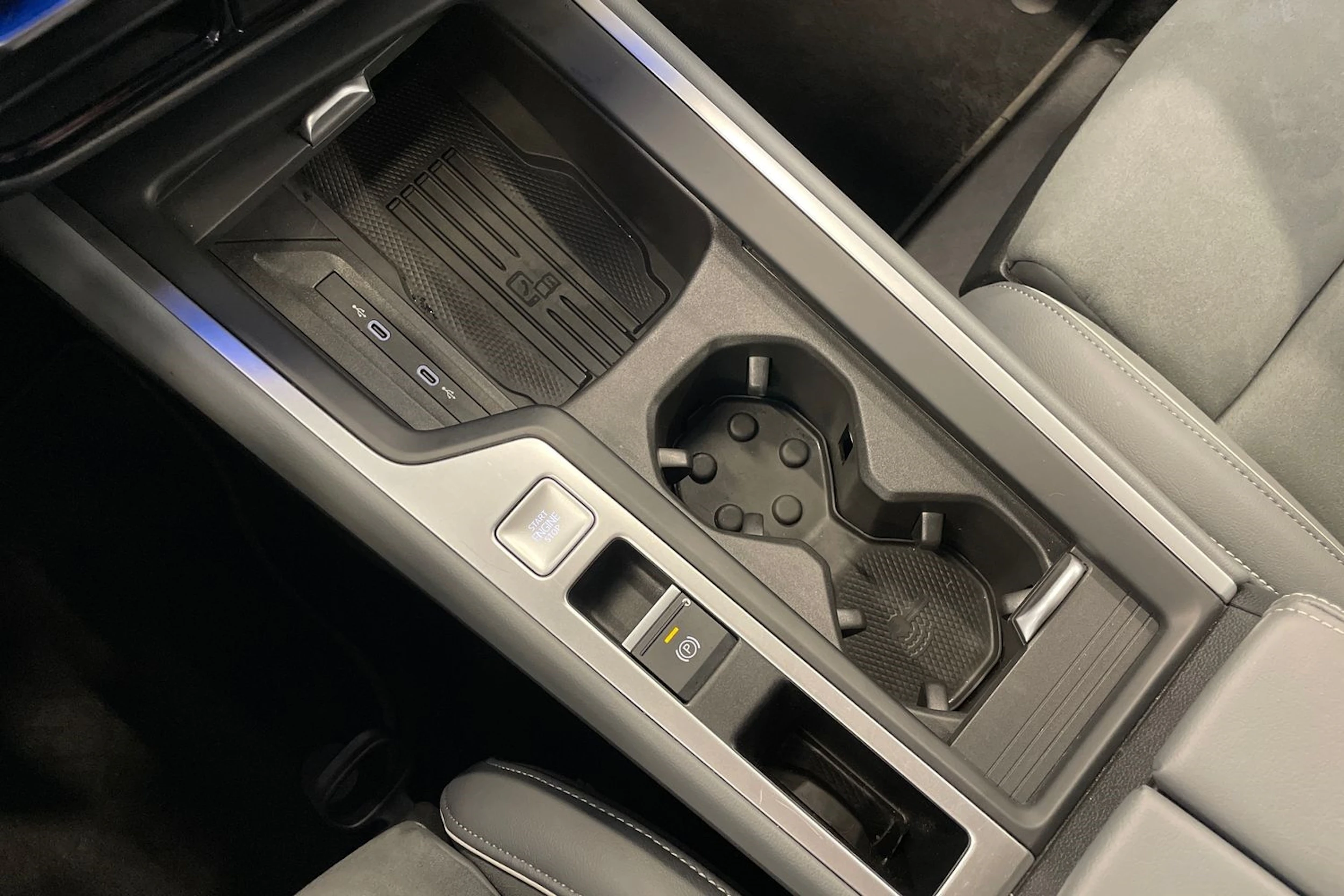 harmaa Volkswagen Passat 2024 kuva 28.