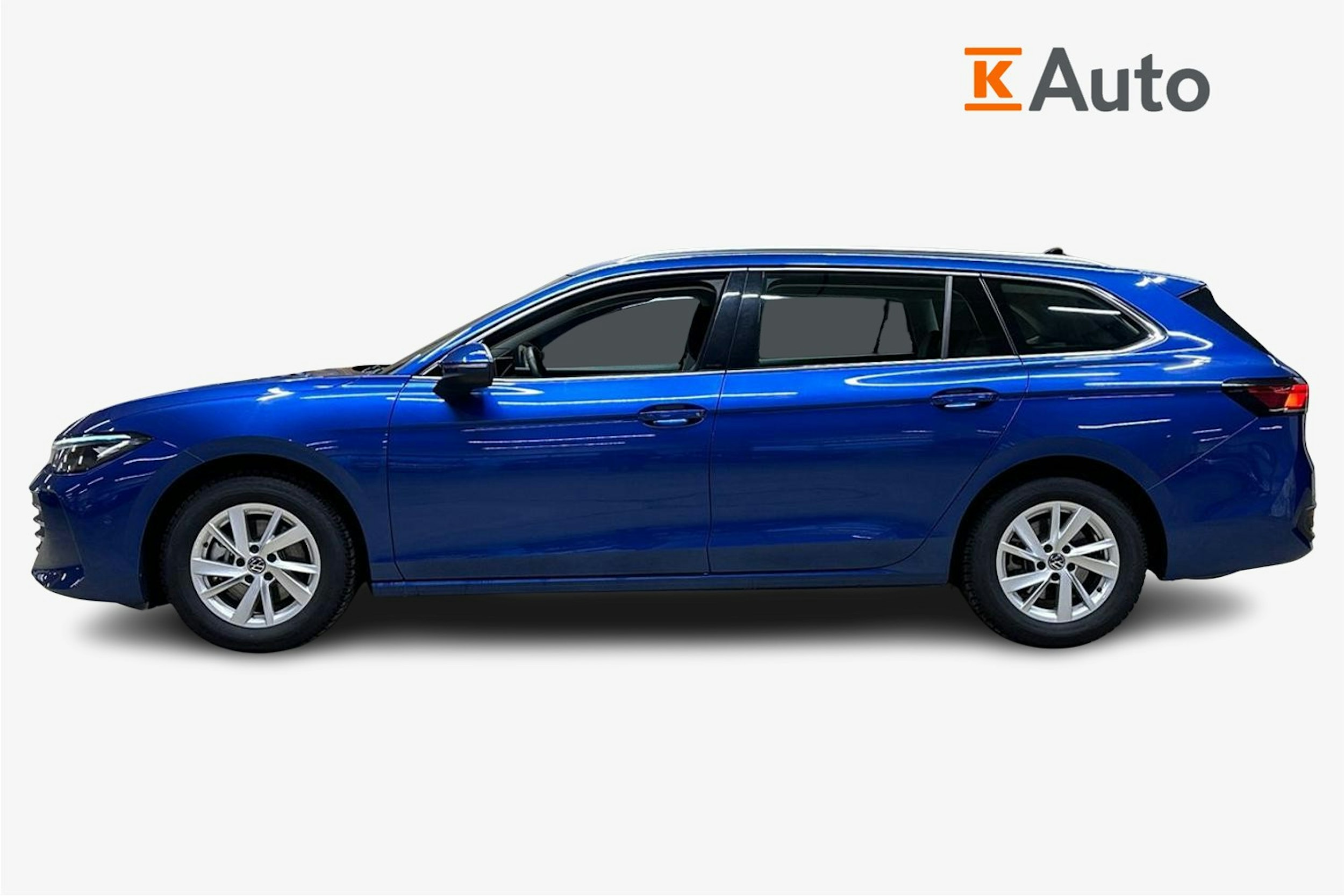 sininen Volkswagen Passat 2024 kuva 6.