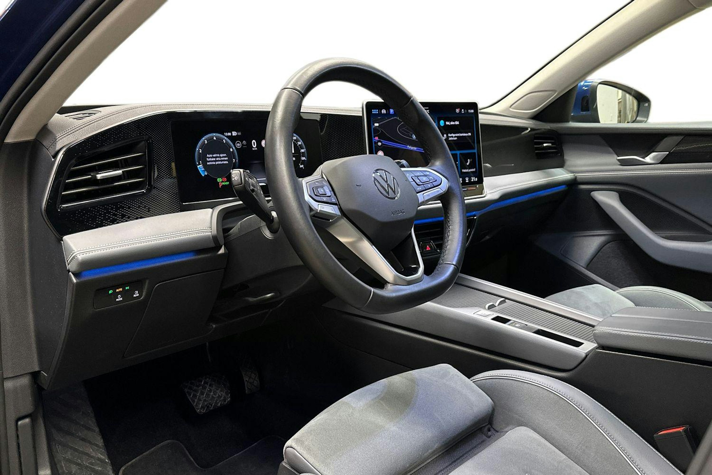 sininen Volkswagen Passat 2024 kuva 7.