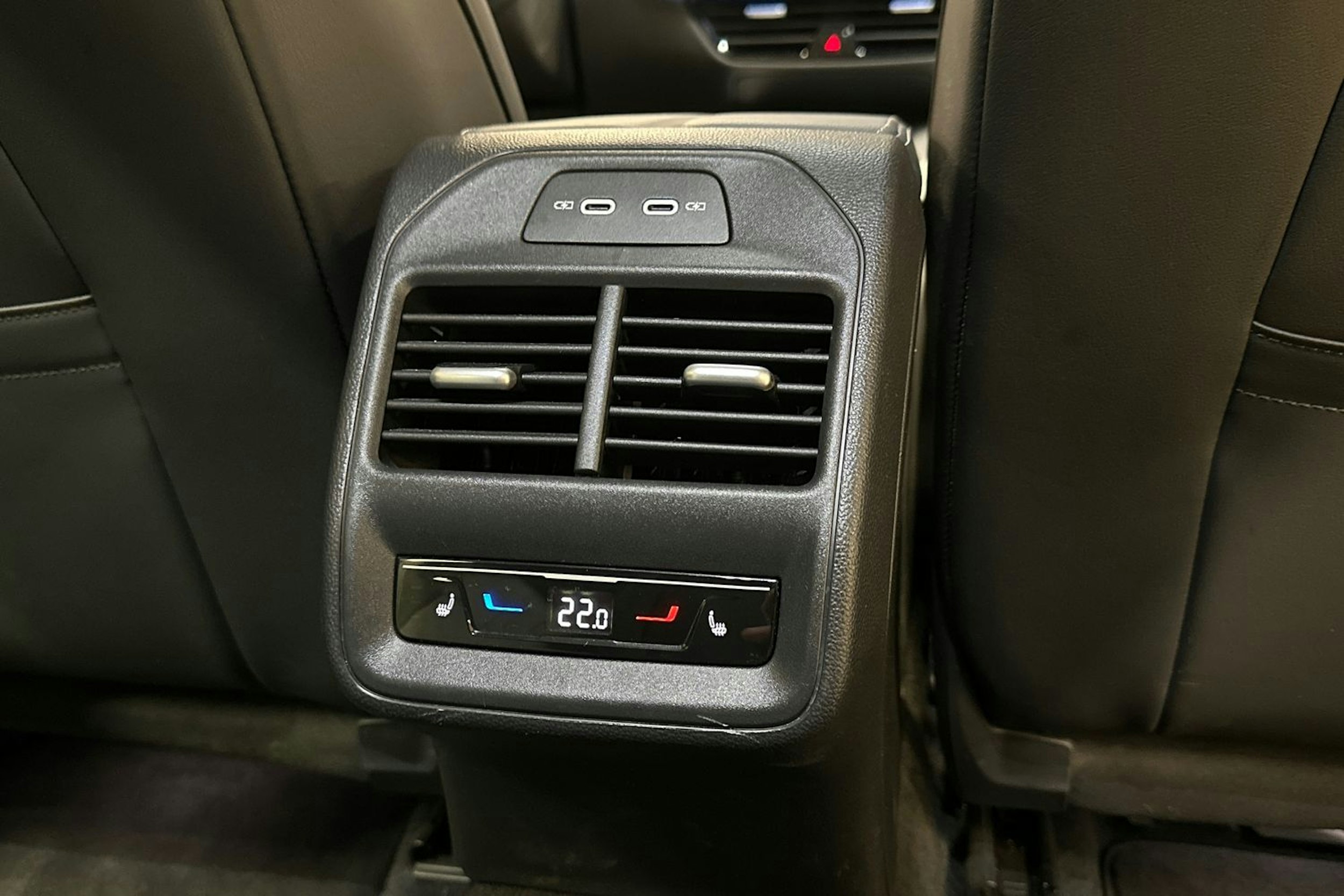 sininen Volkswagen Passat 2024 kuva 16.