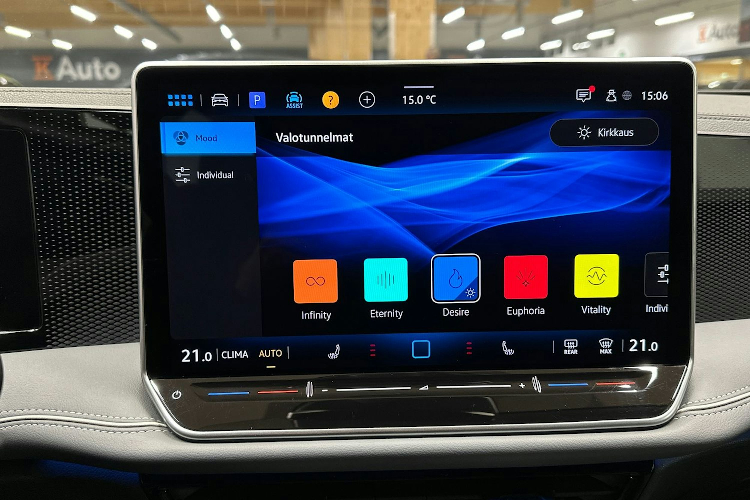 sininen Volkswagen Passat 2024 kuva 21.