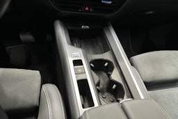 sininen Volkswagen Passat 2024 kuva 24.