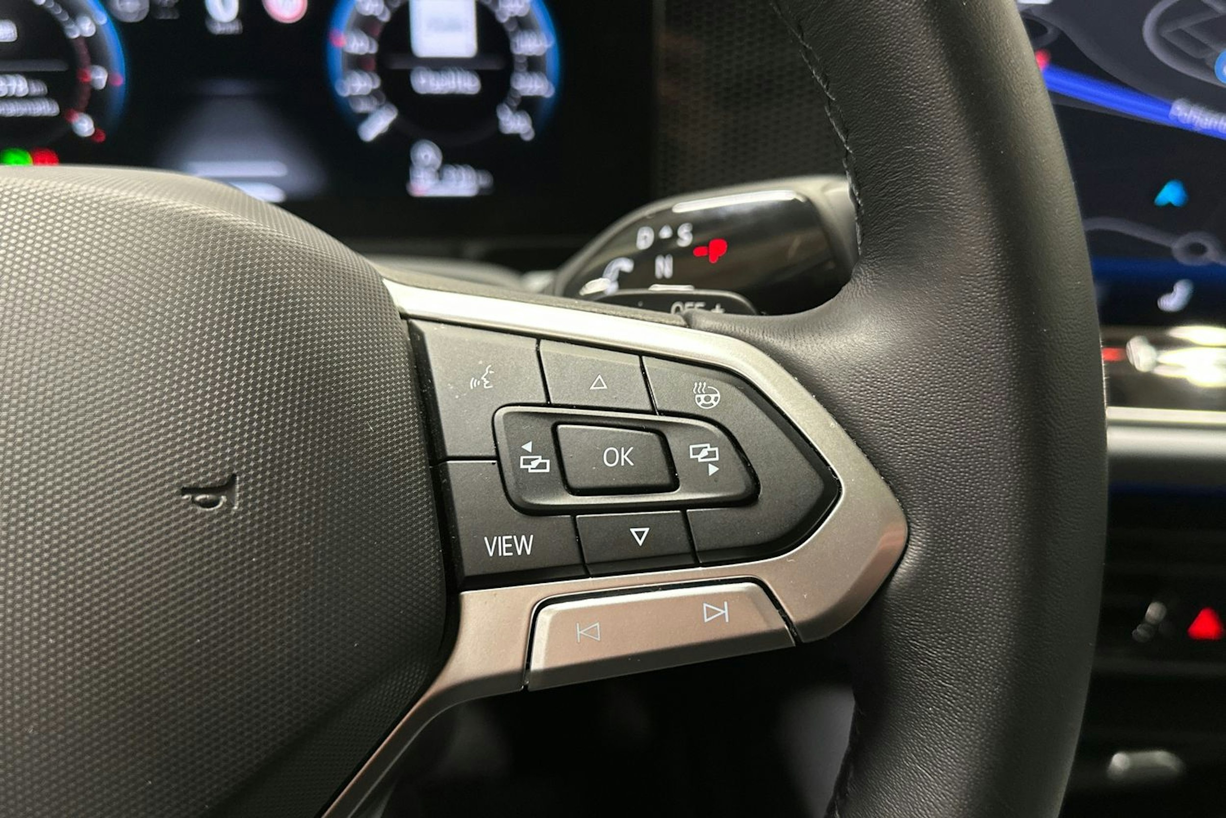 sininen Volkswagen Passat 2024 kuva 28.