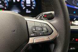 sininen Volkswagen Passat 2024 kuva 28.