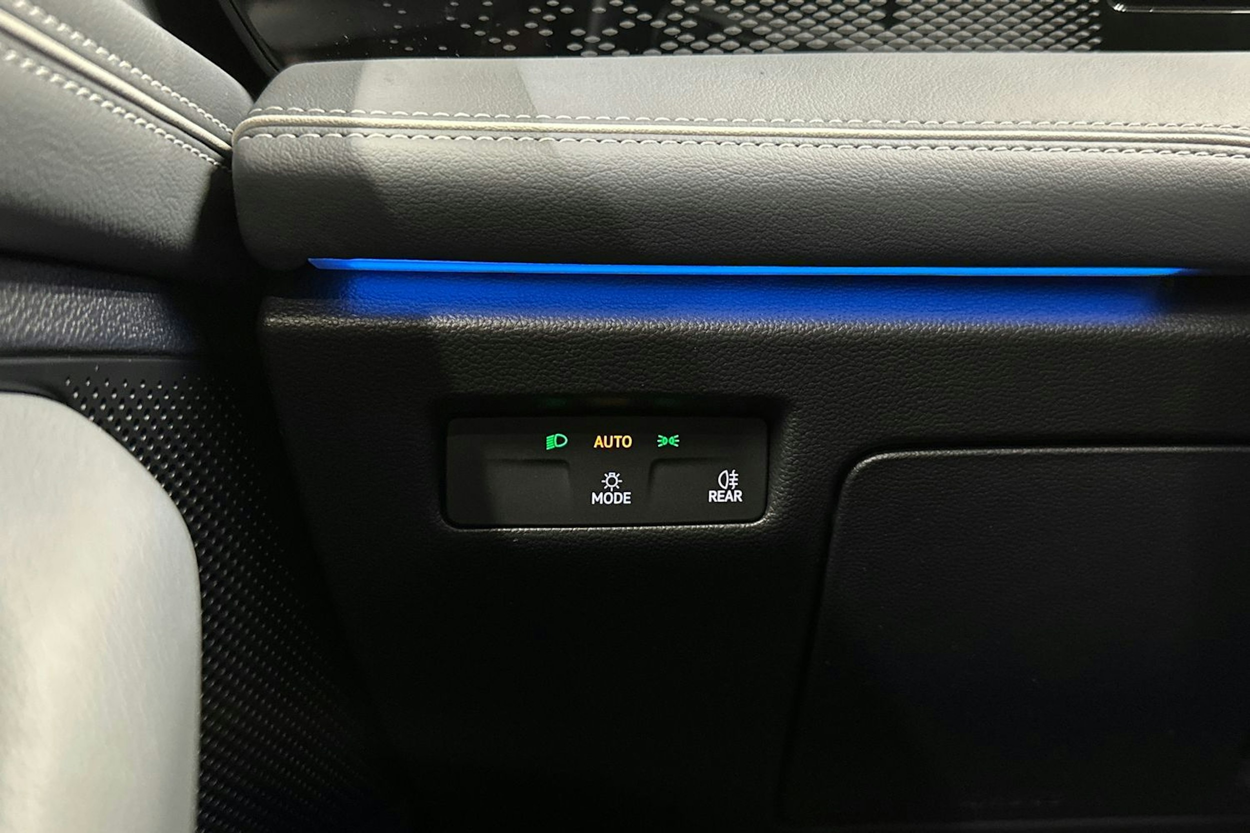 sininen Volkswagen Passat 2024 kuva 29.