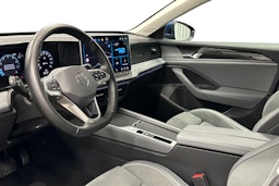 sininen Volkswagen Passat 2024 kuva 6.