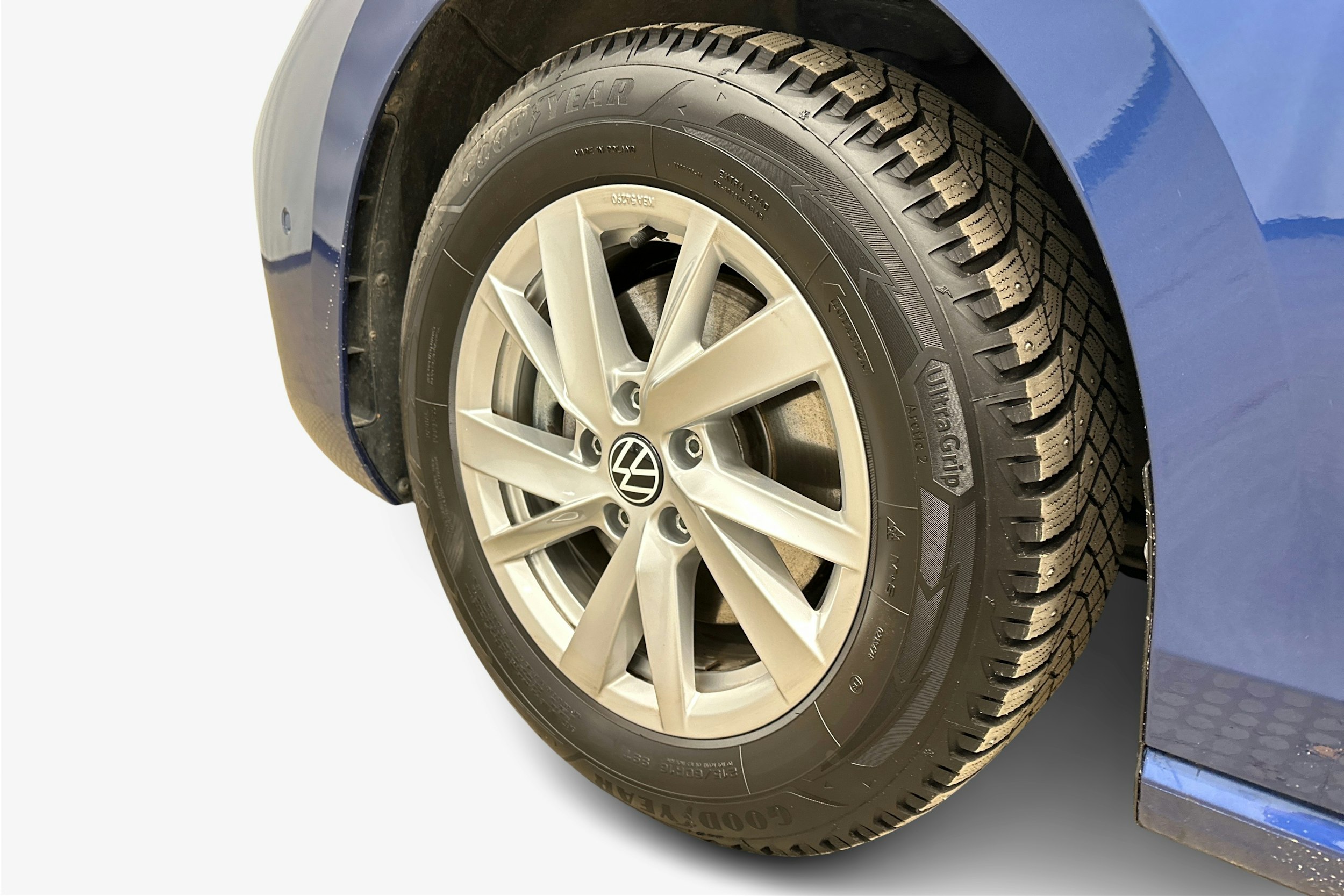 sininen Volkswagen Passat 2024 kuva 9.