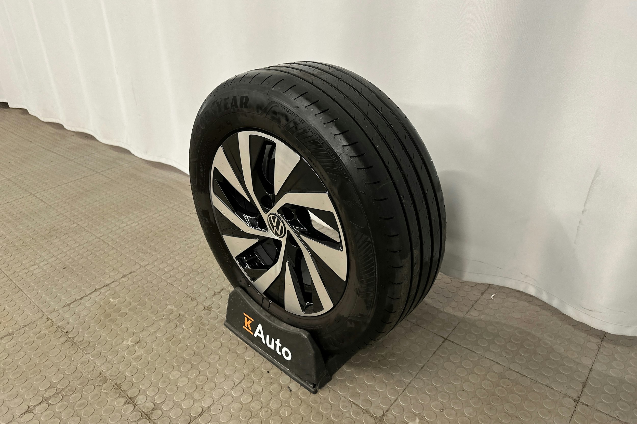 sininen Volkswagen Passat 2024 kuva 10.