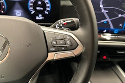 sininen Volkswagen Passat 2024 kuva 12.