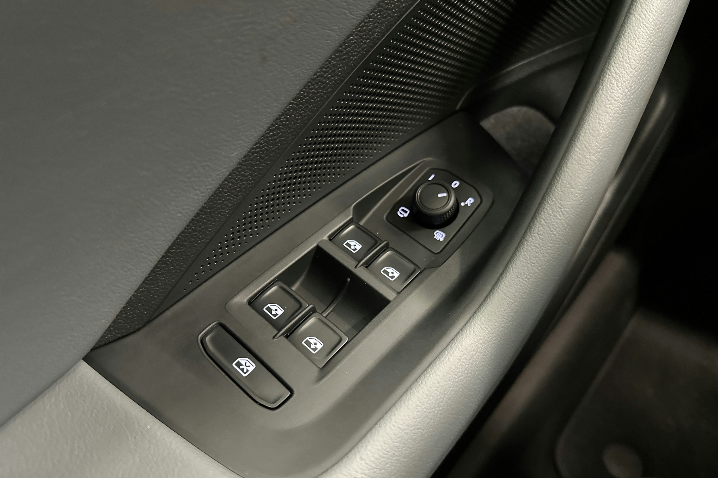 sininen Volkswagen Passat 2024 kuva 13.