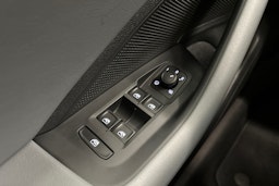 sininen Volkswagen Passat 2024 kuva 13.