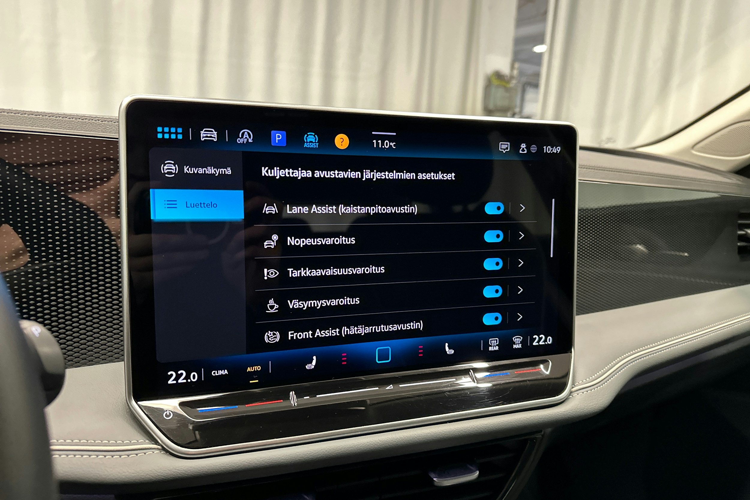 sininen Volkswagen Passat 2024 kuva 16.