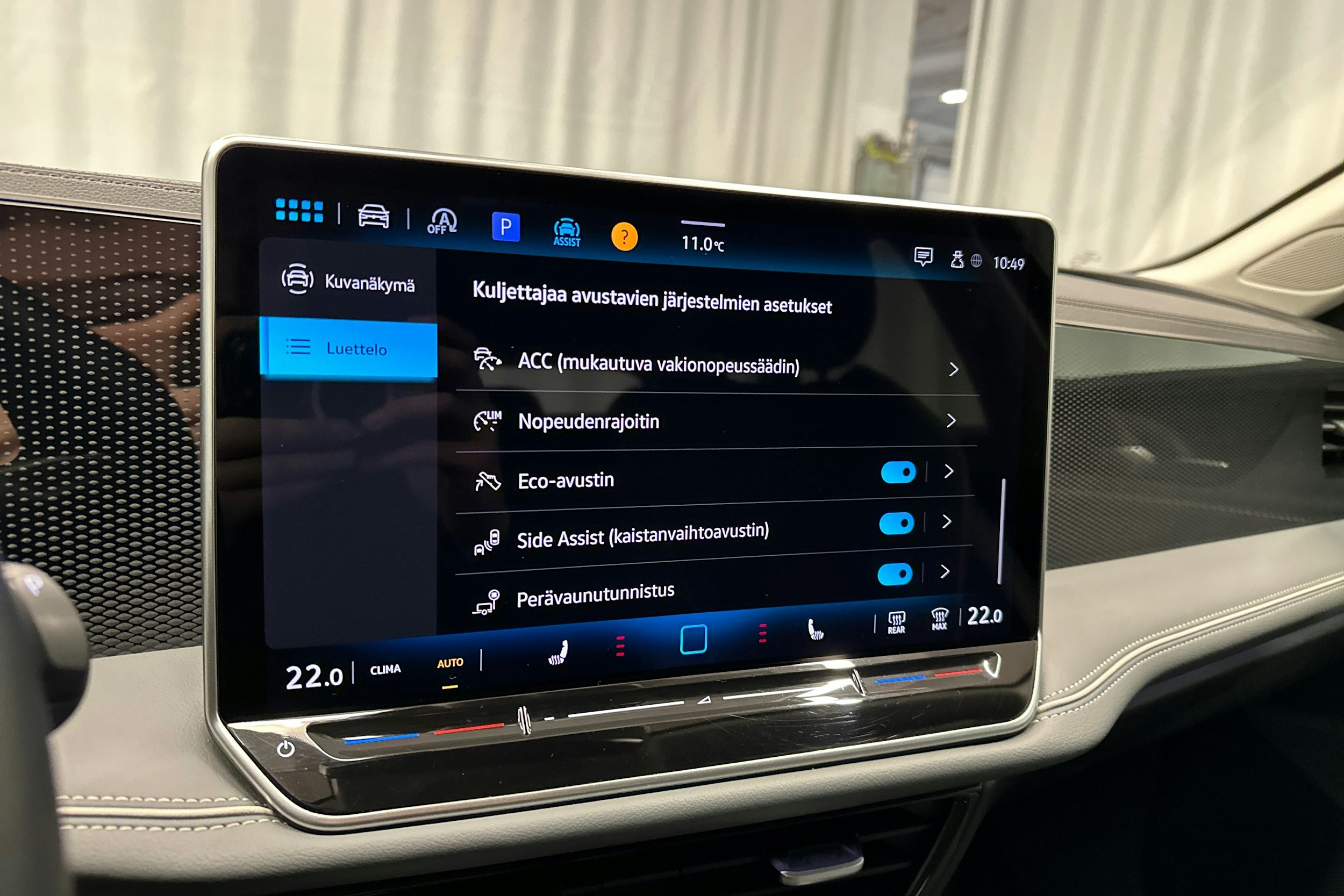 sininen Volkswagen Passat 2024 kuva 17.