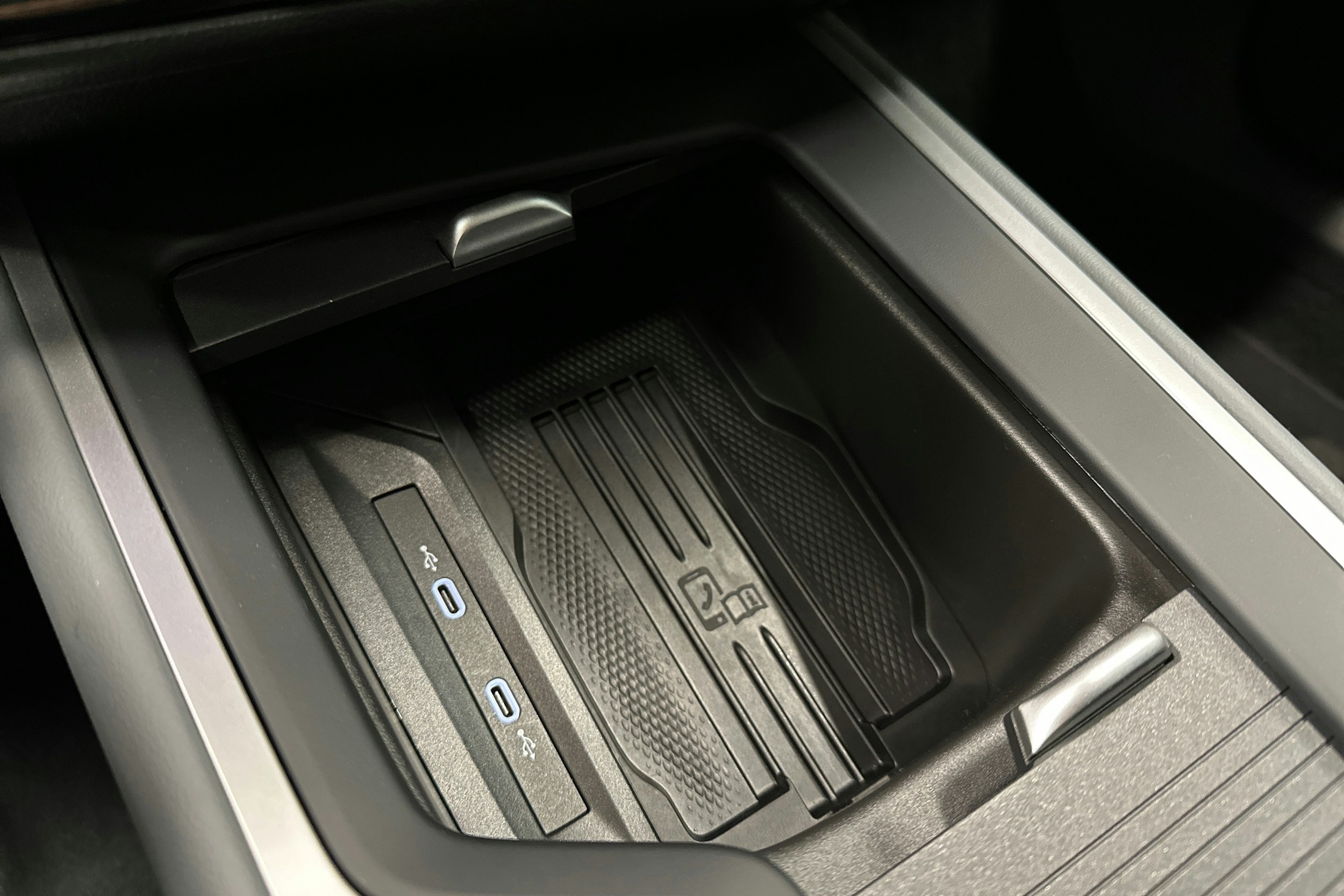 sininen Volkswagen Passat 2024 kuva 21.