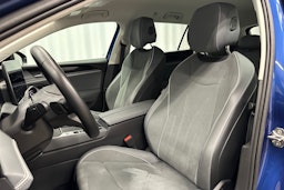 sininen Volkswagen Passat 2024 kuva 24.